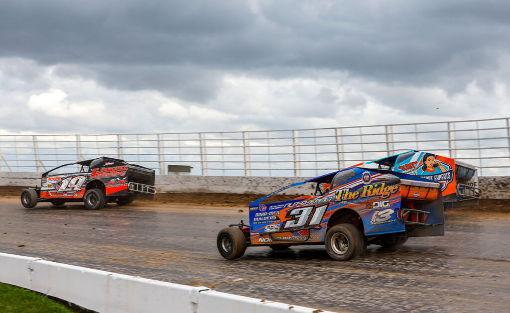 Lance Willix in the Salute to the Troops 150 at Super DIRT Week